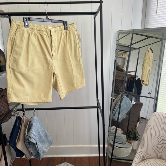 Goodthreads Other - NWT Goodthreads Khaki Shorts - Men’s LARGE